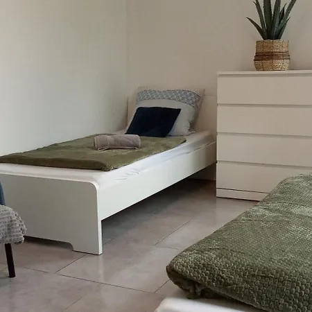 Topflat Mit Kueche I Gratis Parkplatz I Drei Schlafzimmer I Zentrumnah *