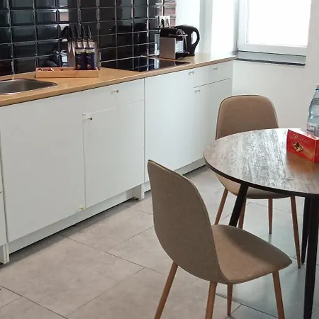 Topflat Mit Kueche I Gratis Parkplatz I Drei Schlafzimmer I Zentrumnah