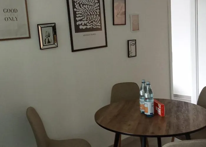 Apartment Topflat Mit Küche I Gratis Parkplatz I Drei Schlafzimmer I Zentrumnah