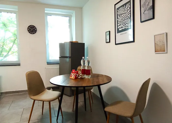 Apartment Topflat Mit Küche I Gratis Parkplatz I Drei Schlafzimmer I Zentrumnah *